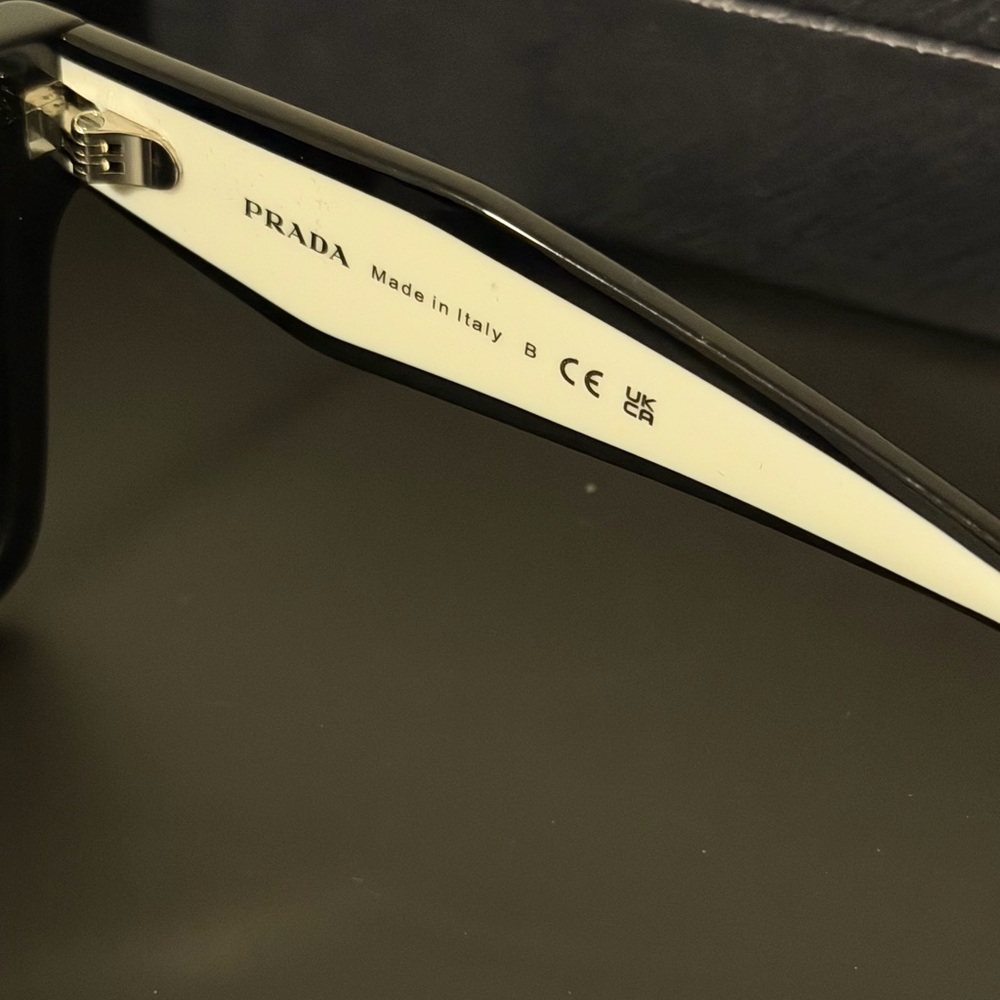 Brand New! Prada PR 24ZS Black Oversized Square Sunglasses - Picture 4 of 6